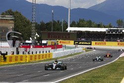 Lewis Hamilton, Mercedes AMG F1 W08, Valtteri Bottas, Mercedes AMG F1 W08, Daniel Ricciardo, Red Bull Racing RB13