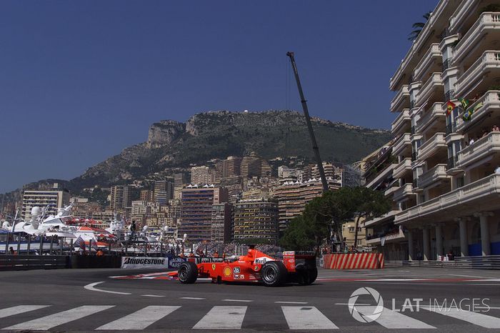 Michael Schumacher, 5 veces obtuvo la vuelta más rápida en Mónaco. De los pilotos actuales, Kimi Raikkonen fue el más cercano al récord: estableció la mejor vuelta aquí 3 veces.