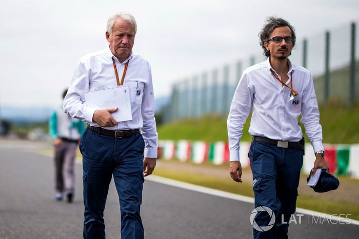 Laurent Mekies, Director de Seguridad de la FIA, y Charlie Whiting, director de carrera