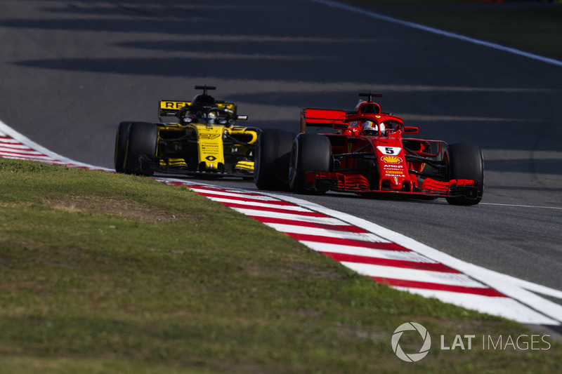 Sebastian Vettel, Ferrari SF71H, Nico Hulkenberg, Renault Sport F1 Team R.S. 18