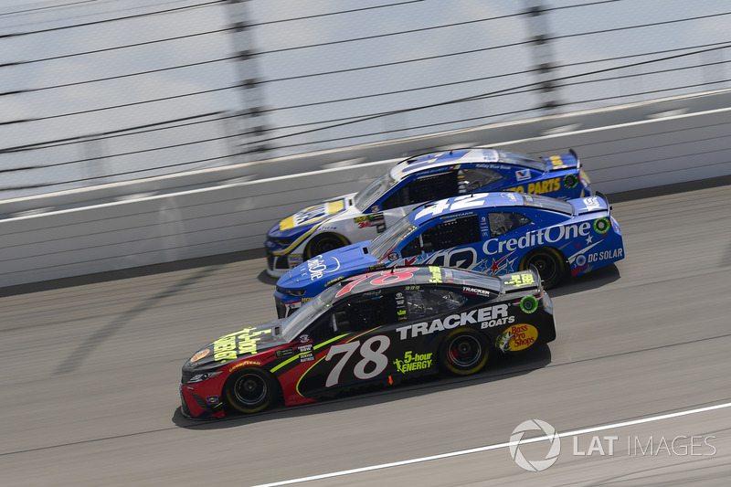 Martin Truex Jr., Furniture Row Racing, Toyota Camry 5-hour ENERGY/Bass Pro Shops, Kyle Larson, Chip Ganassi Racing, Chevrolet Camaro Credit One Bank, Chase Elliott, Hendrick Motorsports, Chevrolet Camaro NAPA Auto Parts