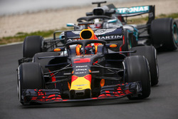 Daniel Ricciardo, Red Bull Racing RB14, Lewis Hamilton, Mercedes AMG F1 W09
