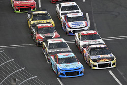 Darrell Wallace Jr., Richard Petty Motorsports, Chevrolet Camaro World Wide Technology and Chase Elliott, Hendrick Motorsports, Chevrolet Camaro SunEnergy1