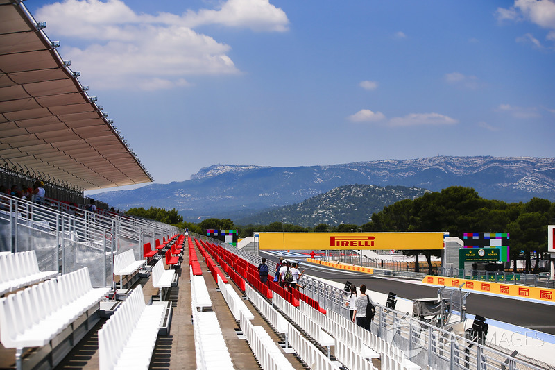 The view form the grandstand to the first corner