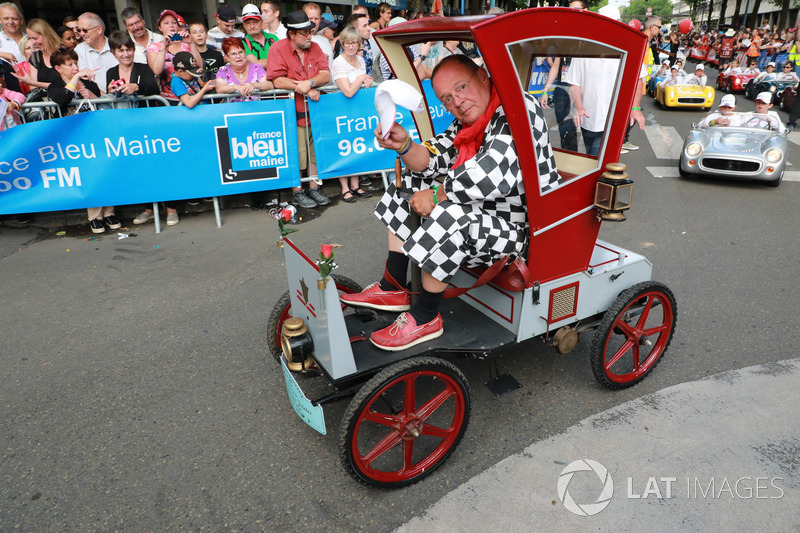 Little cars on the drivers parade