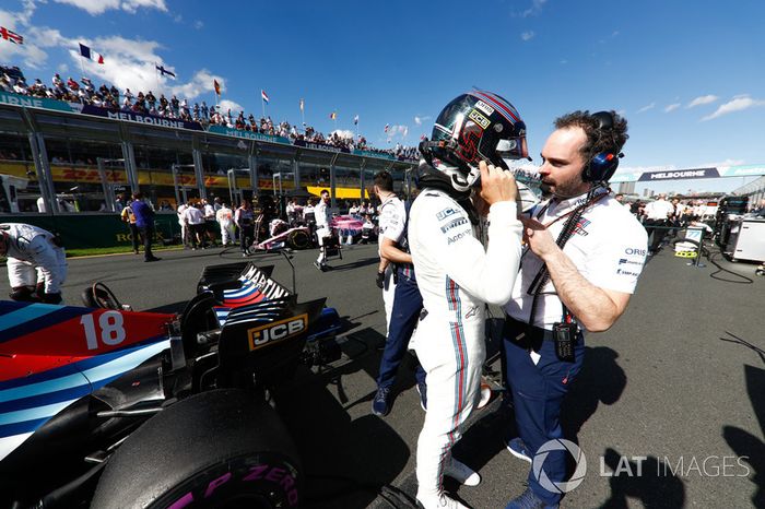 Lance Stroll, Williams FW41 Mercedes, con su ingeniero