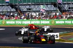 Max Verstappen, Red Bull Racing RB14, precede Sergey Sirotkin, Williams FW41