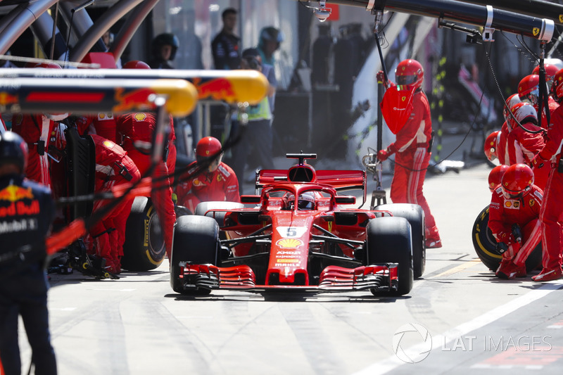 Sebastian Vettel, Ferrari SF71H, effettua un pit stop