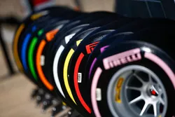 Neumáticos Pirelli codificados por color