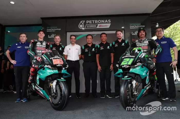 Fabio Quartararo, Franco Morbidelli, Petronas Yamaha SRT con el equipo