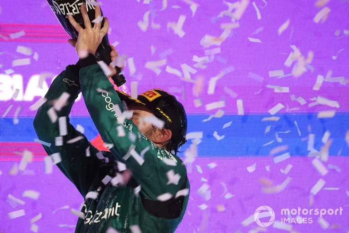 Podio: tercer lugar Fernando Alonso, Aston Martin F1 Team antes de ser sancionado 