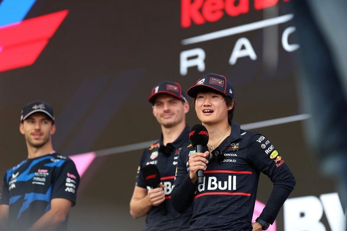 Max Verstappen, Red Bull Racing, Yuki Tsunoda, Red Bull Racing Team