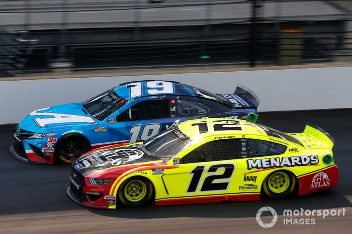 Martin Truex Jr., Joe Gibbs Racing, Toyota Camry Auto Owners Insurance, Ryan Blaney, Team Penske, Ford Mustang Menards/Atlas