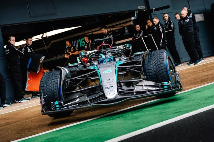 George Russell, Mercedes W15
