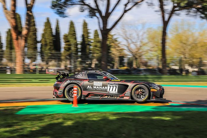 #777 Al Manar Racing by HRT Mercedes-AMG GT3: Al Faisal Al Zubair, Axcil Jefferies, Fabian Schiller