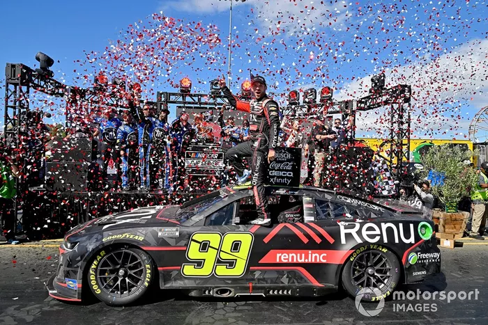Ganador de la carrera Daniel Suárez, TrackHouse Racing, Onx Homes / Renu Chevrolet Camaro