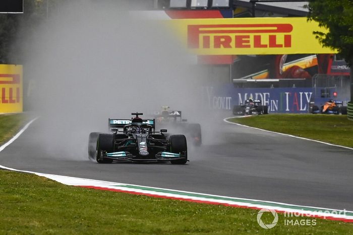 Lewis Hamilton, Mercedes W12, Sergio Pérez, Red Bull Racing RB16B