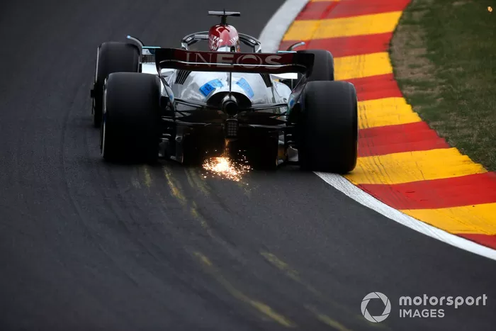 Camino de chispas de George Russell, Mercedes W13
