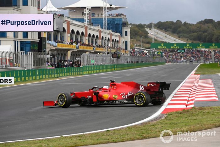 Charles Leclerc, Ferrari SF21, hace un trompo