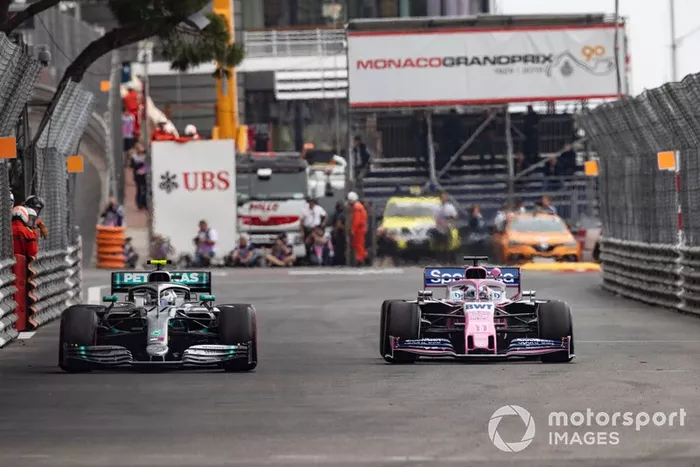 Valtteri Bottas, Mercedes AMG W10, Sergio Pérez, Racing Point RP19