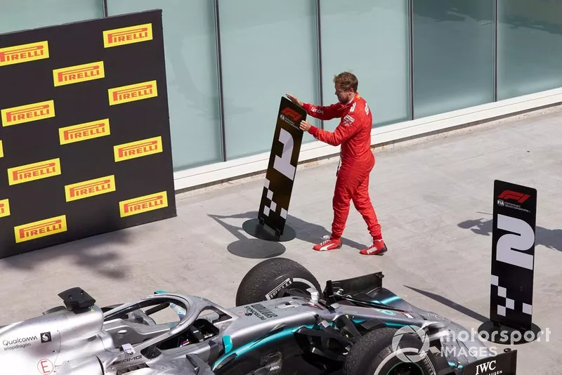 2019: se supone que Sebastian Vettel termina en la primera posición, pero una sanción por saltarse una chicane le hace caer a la segunda plaza, en favor de Lewis Hamilton.
