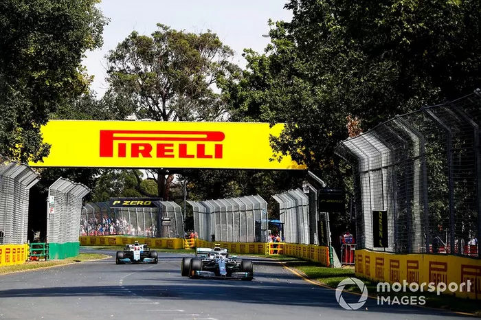 Valtteri Bottas, Mercedes AMG W10, Robert Kubica, Williams FW42