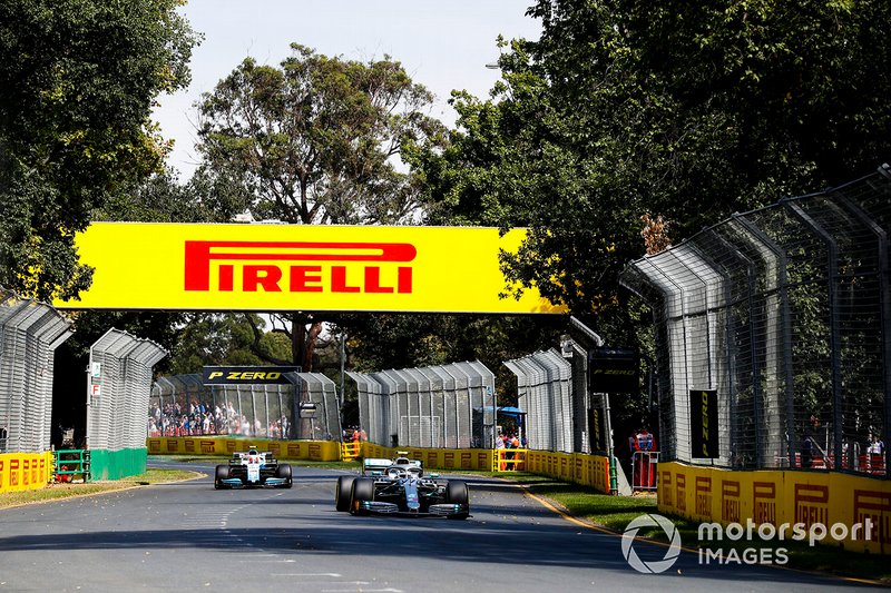 Valtteri Bottas, Mercedes AMG W10, Robert Kubica, Williams FW42