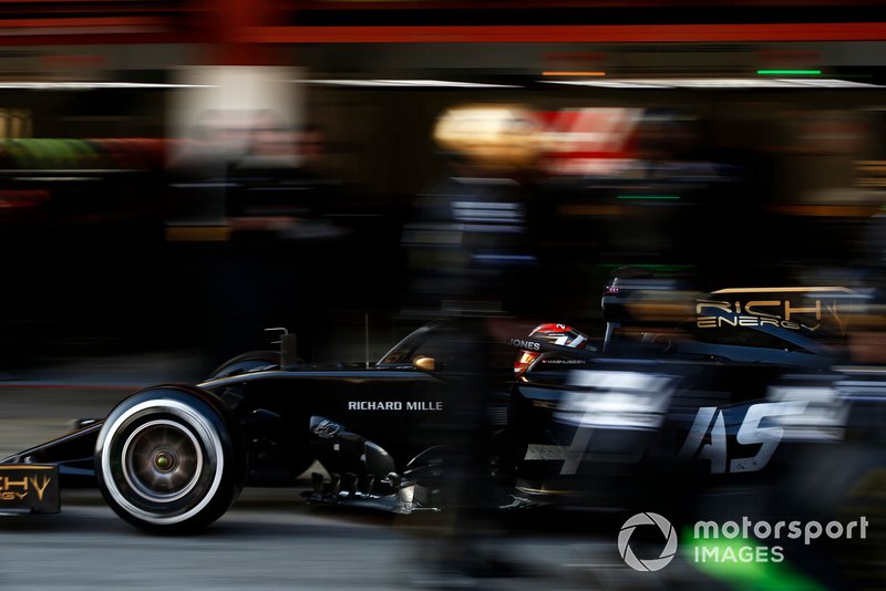 Romain Grosjean, Haas F1 Team VF-19, pit stop