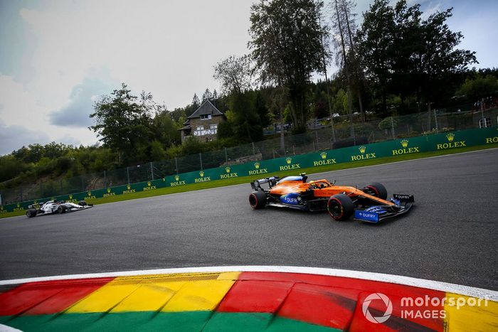 Lando Norris, McLaren MCL35, Daniil Kvyat, AlphaTauri AT01