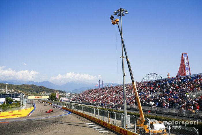 Charles Leclerc, Ferrari SF1000, Kevin Magnussen, Haas VF-20, Romain Grosjean, Haas VF-20