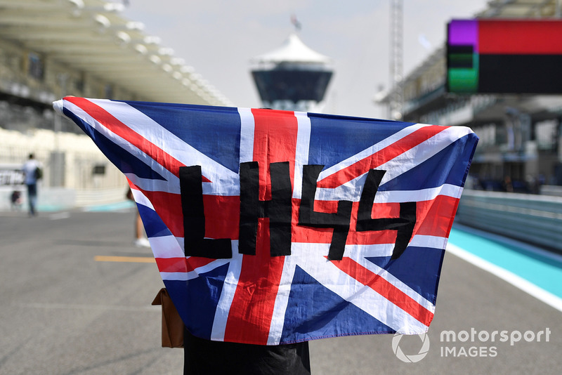 Lewis Hamilton, Mercedes AMG F1 fan y banderas