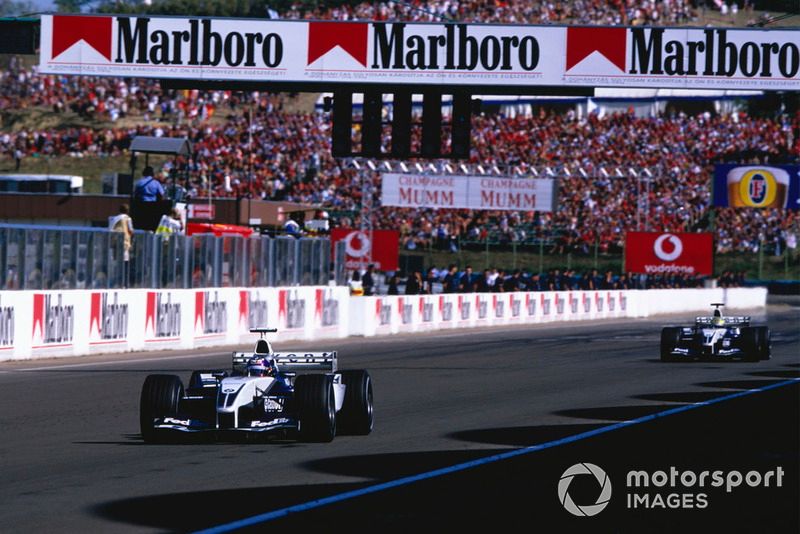 Juan-Pablo Montoya, BMW Williams FW25, y Ralf Schumacher, BMW Williams FW25