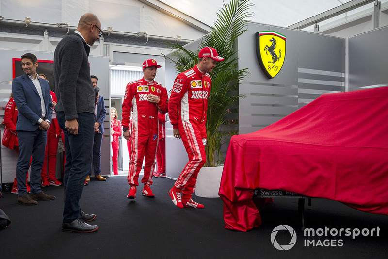Kimi Raikkonen, Ferrari y Sebastian Vettel, Ferrari revelan la nueva decoración de Ferrari