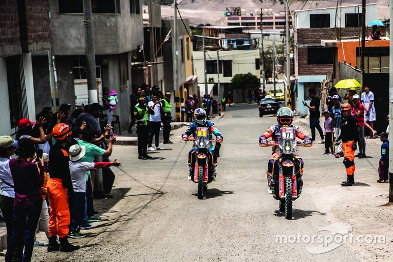 #77 Red Bull KTM Factory Racing KTM: Лусіану Бенавідес, #1 Red Bull KTM Factory Racing KTM: Маттіас Валькнер