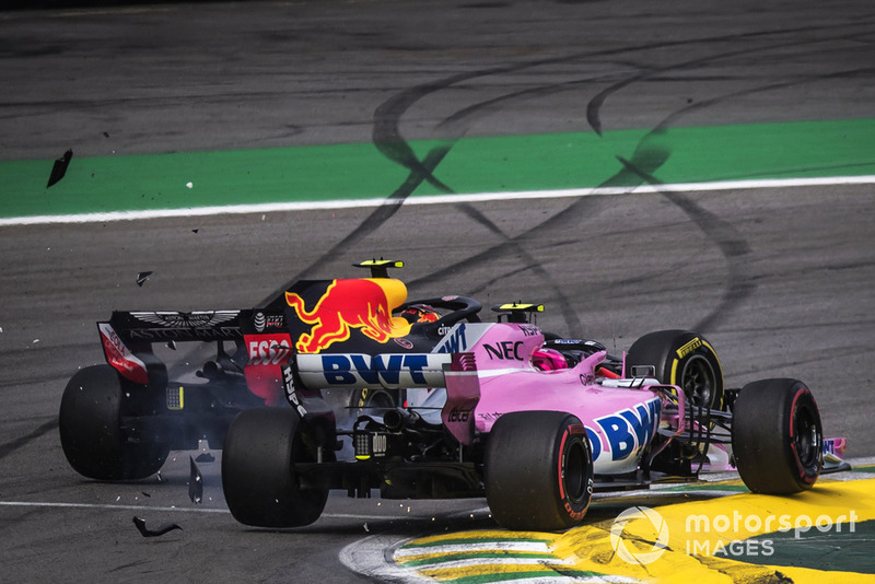 Max Verstappen, Red Bull Racing RB14 y Esteban Ocon, Force India VJM11