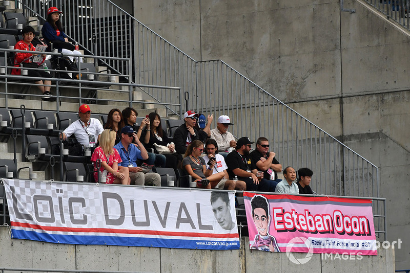 Loic Duval and Esteban Ocon, Racing Point Force India F1 Team fans and banners