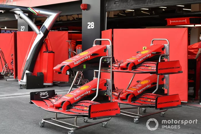 Ferrari SF21 en el pitlane de Yeda