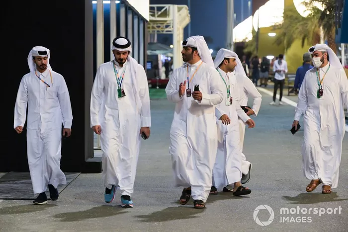 Dignatarios en el paddock