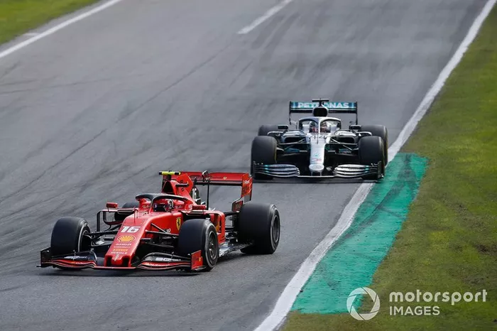 Batalha entre Leclerc e Hamilton