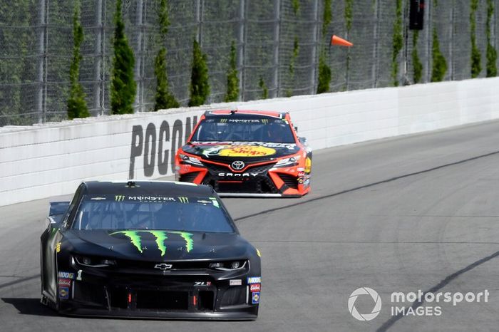  Kurt Busch, Chip Ganassi Racing, Chevrolet Camaro Monster Energy,  Martin Truex Jr., Joe Gibbs Racing, Toyota Camry Bass Pro Shops/Tracker Off Road