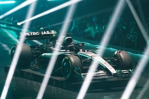 Así es la decoración del W16, el coche de Mercedes para la F1 2025