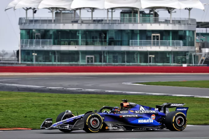 Carlos Sainz, Williams FW47
