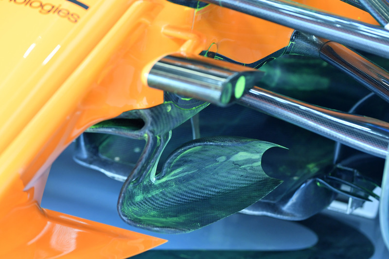 Передня підвіска McLaren MCL33