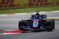 Brendon Hartley, Toro Rosso STR13, passe sur un vibreur