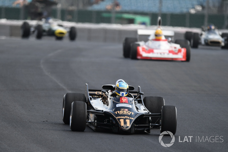 Автомобиль Lotus 88