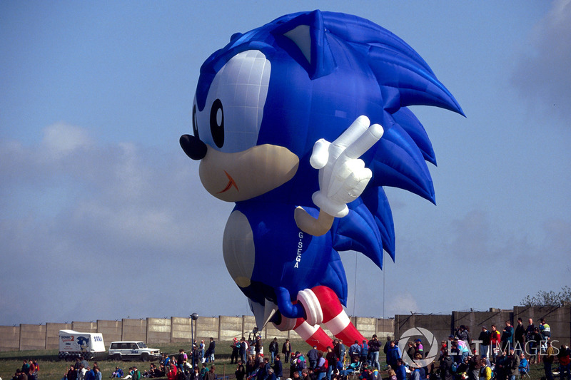 Спонсором Гран При была компания Sega. Ее главный символ в те годы, ежик Соник из одноименной игры, украшал автодром