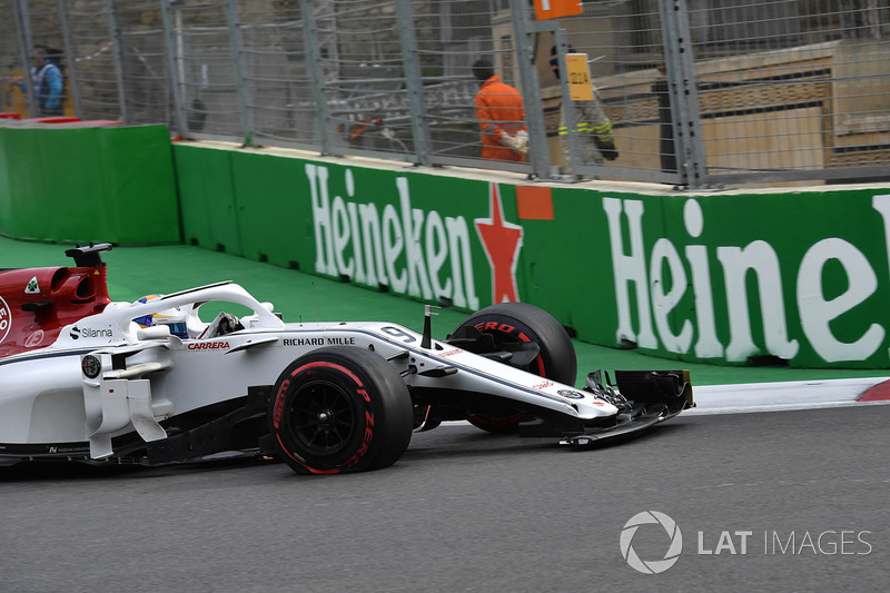 Marcus Ericsson, Sauber C37 with damage on lap one