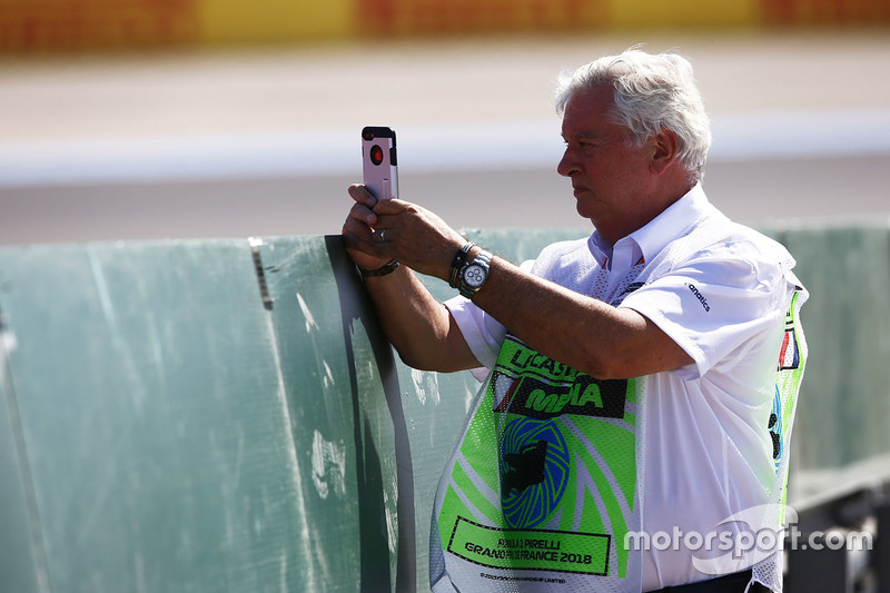 Pat Symonds takes a picture on his phone