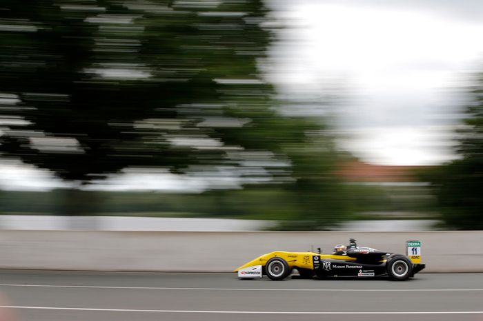 Sacha Fenestraz, Carlin Dallara F317 - Volkswagen