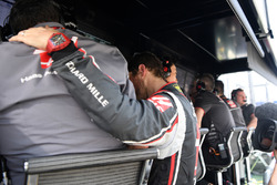 Race retiree Romain Grosjean, Haas F1 Team and Guenther Steiner, Team Prinicipal, Haas F1 Team